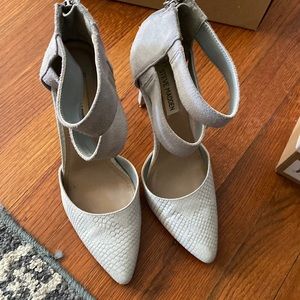 Steve Madden heels 8 gray snakeskin print
